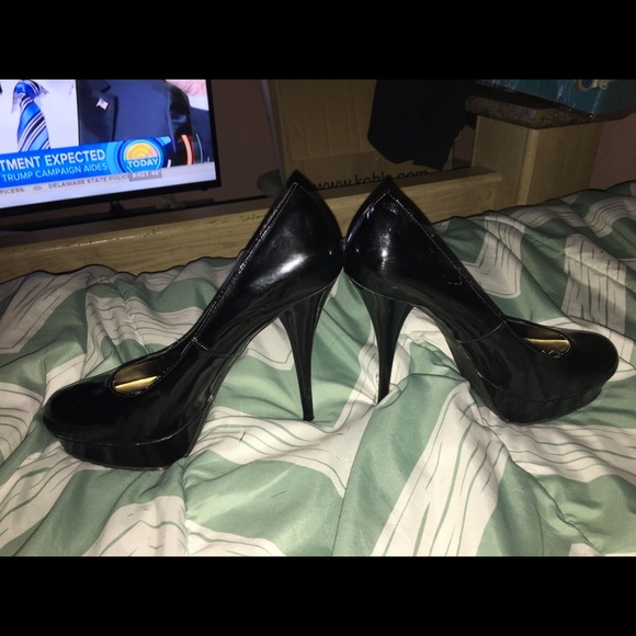 Candie's Black Patent Platform Stiletto Heel - Picture 2 of 5